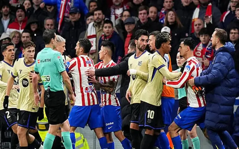 القنوات الناقلة لمباراة برشلونة وأتلتيكو مدريد.. توقيت اللقاء المرتقب